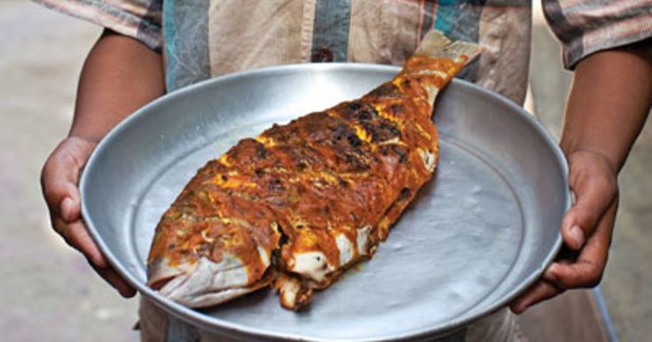 A plate with the Swahili dish Samaki wa kupaka offered in Mombasa Nyali.